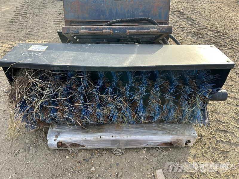  48 in Skid Steer Sweeper w/Rear Guard and  in Snow Drugi deli