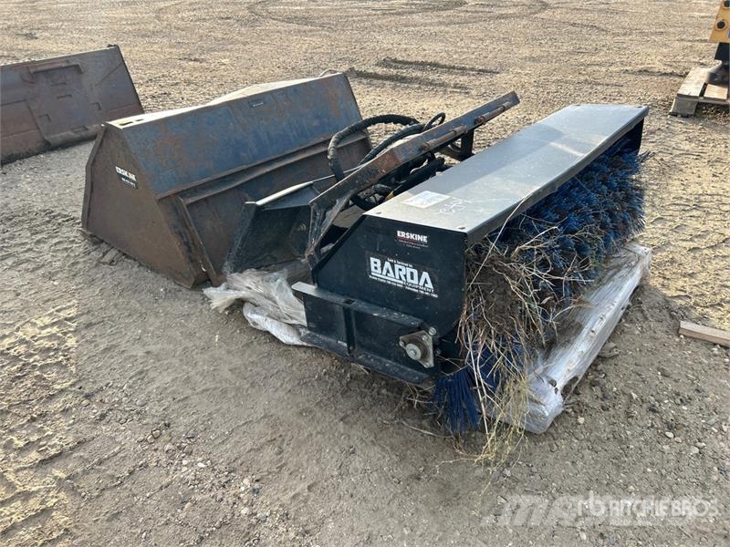  48 in Skid Steer Sweeper w/Rear Guard and  in Snow Drugi deli