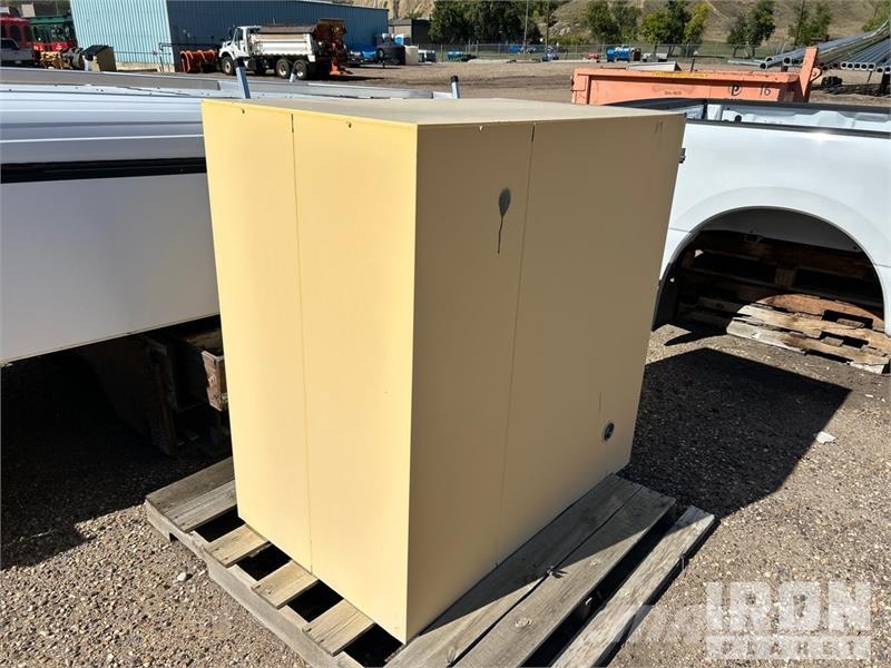 48 in x 30 in x 50 in Hazmat Cabinet Andre komponenter
