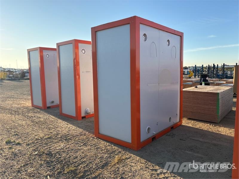48 in x 86 in Double Stall Portable Toilet (Unused Andre komponenter