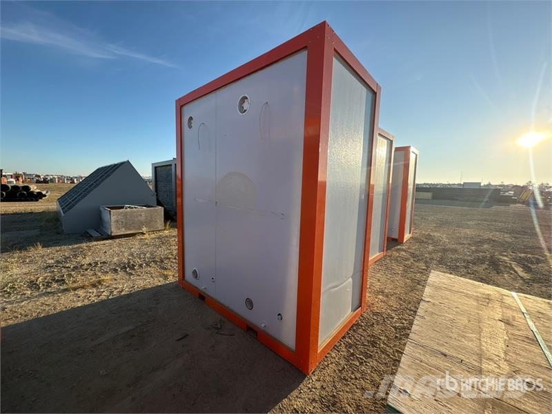 48 in x 86 in Double Stall Portable Toilet (Unused Andre komponenter