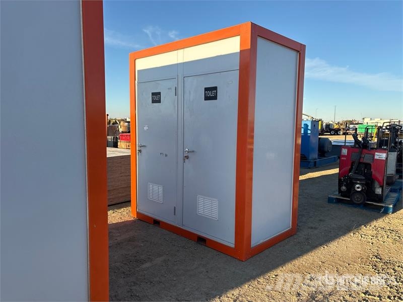 48 in x 86 in Double Stall Portable Toilet (Unused Andre komponenter