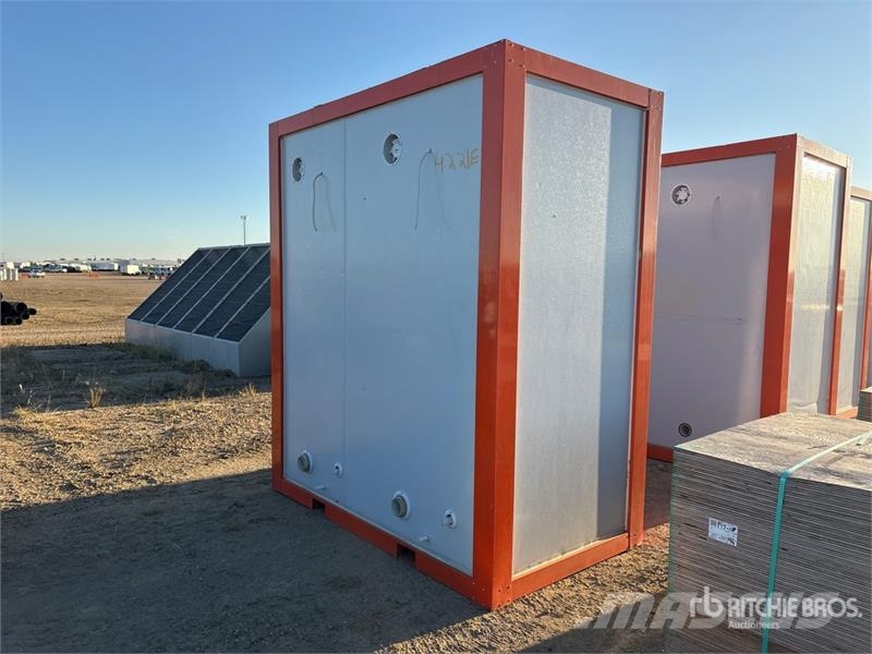48 in x 86 in Double Stall Portable Toilet (Unused Andre komponenter
