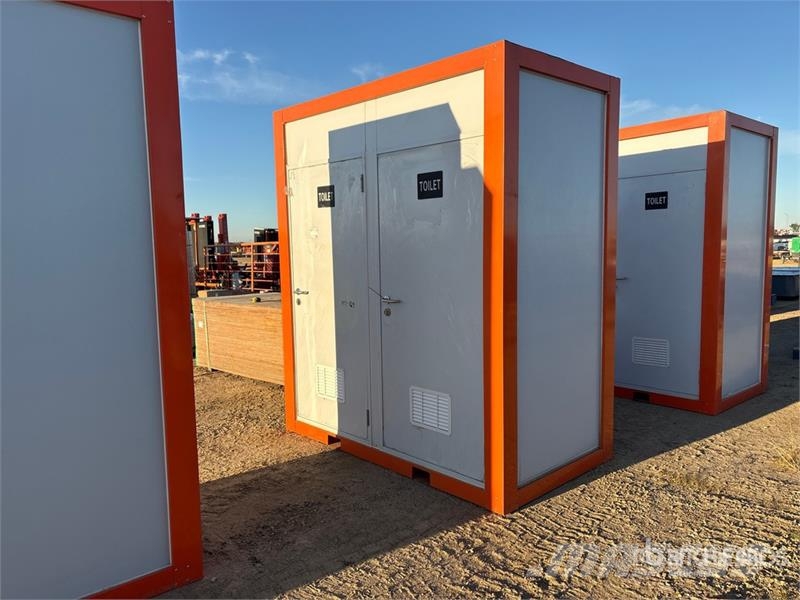 48 in x 86 in Double Stall Portable Toilet (Unused Andre komponenter