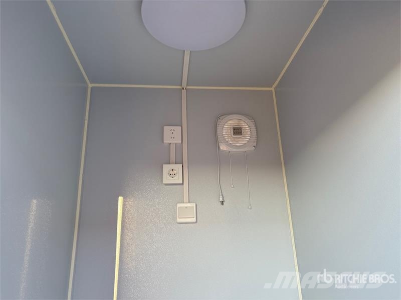48 in x 86 in Double Stall Portable Toilet (Unused Andre komponenter