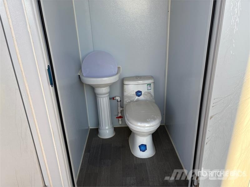 48 in x 86 in Double Stall Portable Toilet (Unused Andre komponenter