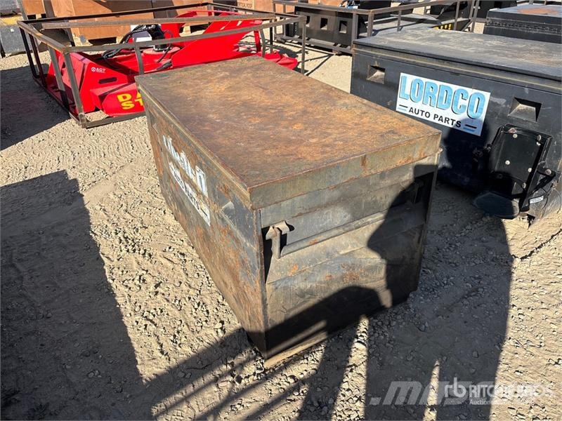  48 x 24 x 28 in Tool Box Sonstige Baumaschinen