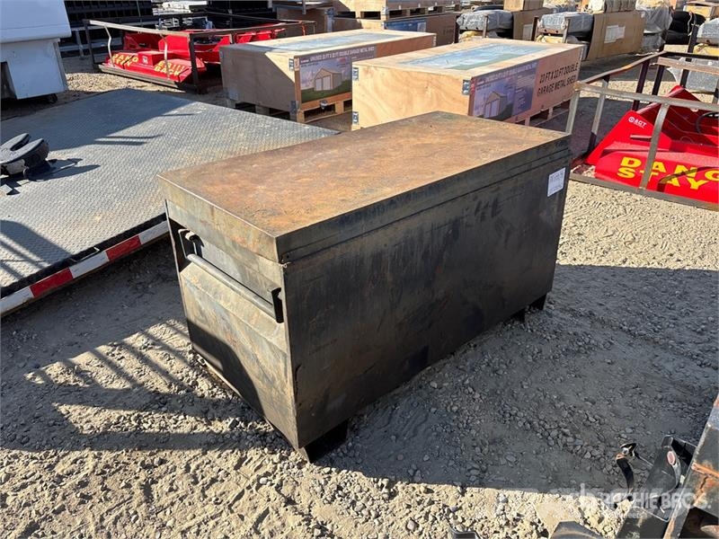  48 x 24 x 28 in Tool Box Sonstige Baumaschinen