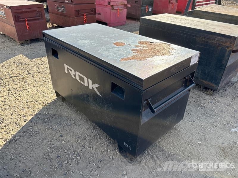 48 x 24 x 28 in Tool Box Muu