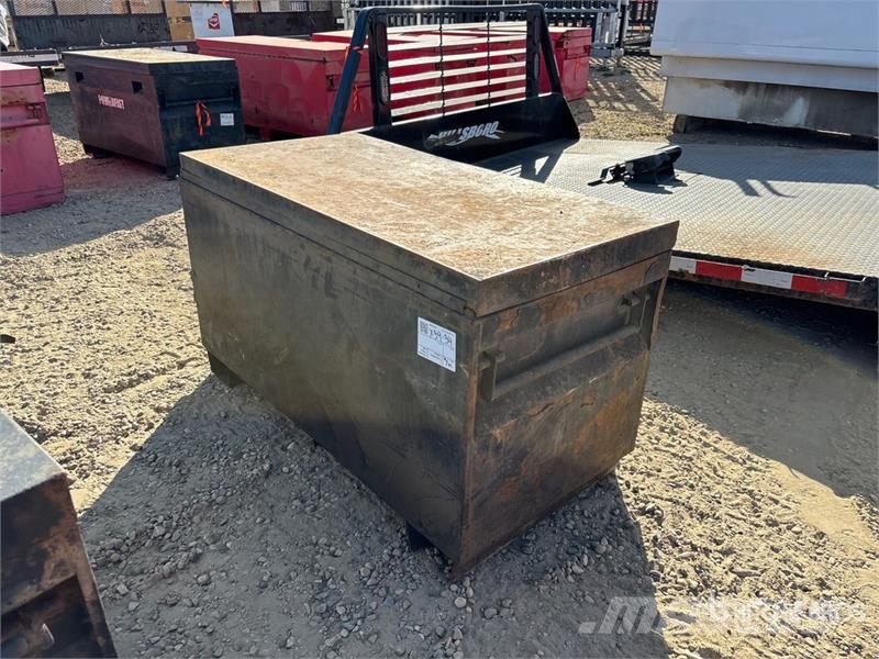  48 x 24 x 28 in Tool Box Sonstige Baumaschinen