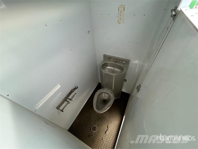 5 ft 6 in x 3 ft Portable Toilet Andre komponenter
