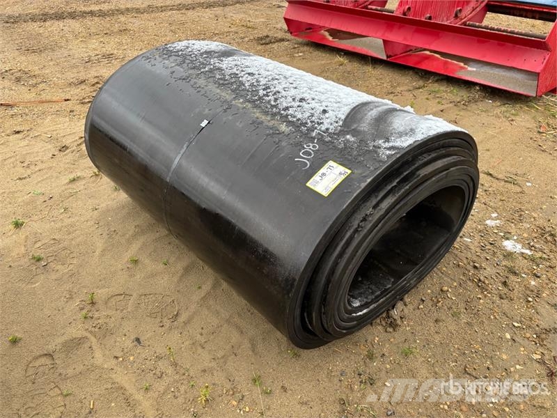  50 ft of 52 in x 1 in Rubber Matting (Unused) Építőipar - Egyebek
