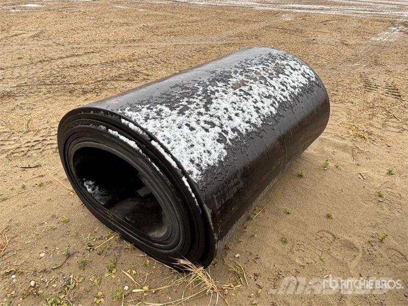 50 ft of 52 in x 1 in Rubber Matting (Unused) معدات البناء - غير ذلك