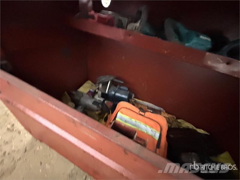  50 in x 30 in x 51 in Job Site Box مكونات أخرى