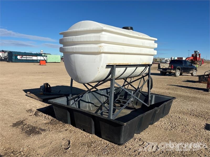 500 gal Poly Fuel Tank Polttoaine- ja lisäainesäiliöt