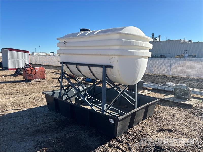 500 gal Poly Fuel Tank Polttoaine- ja lisäainesäiliöt