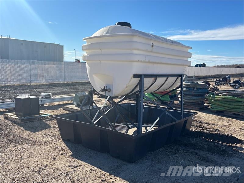 500 gal Poly Fuel Tank Polttoaine- ja lisäainesäiliöt