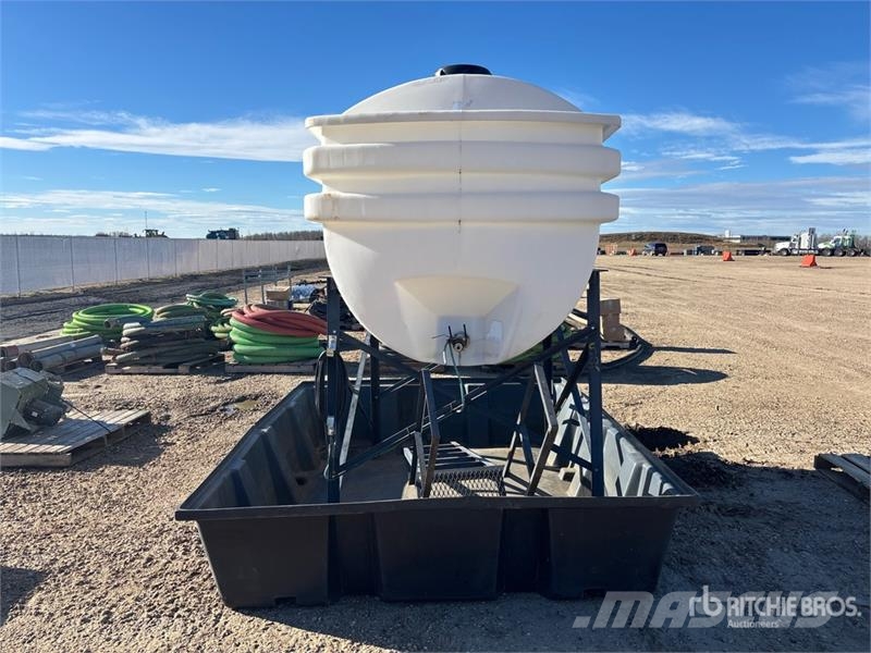 500 gal Poly Fuel Tank Polttoaine- ja lisäainesäiliöt