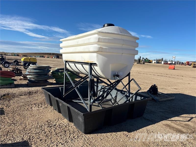 500 gal Poly Fuel Tank Polttoaine- ja lisäainesäiliöt