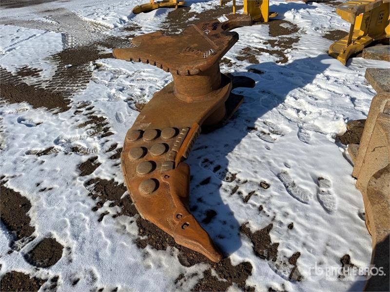  51 in Excavator Ripper - Fits Cat 349FL خداشات