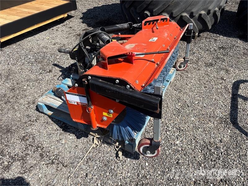 56 in Kubota L2163 Sweeper Attachment Süpürgeler