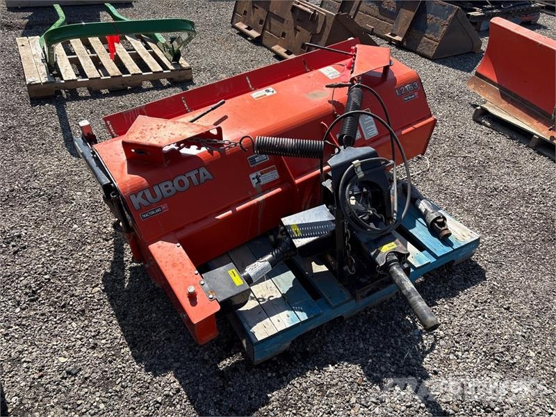 56 in Kubota L2163 Sweeper Attachment Süpürgeler