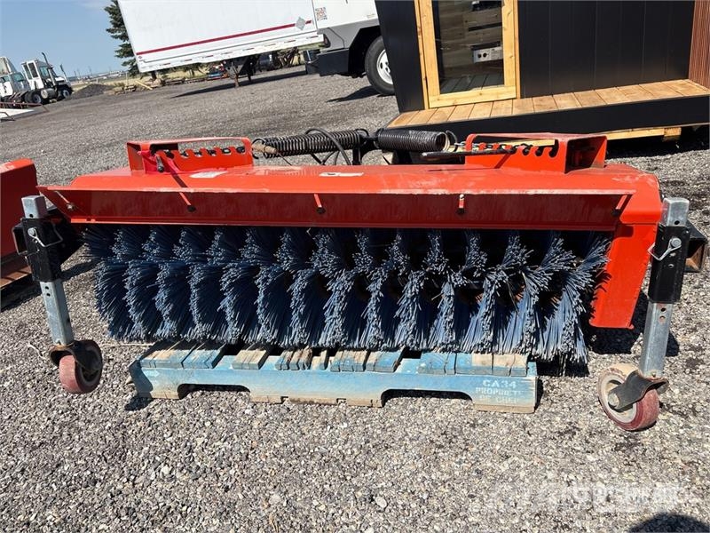 56 in Kubota L2163 Sweeper Attachment Süpürgeler