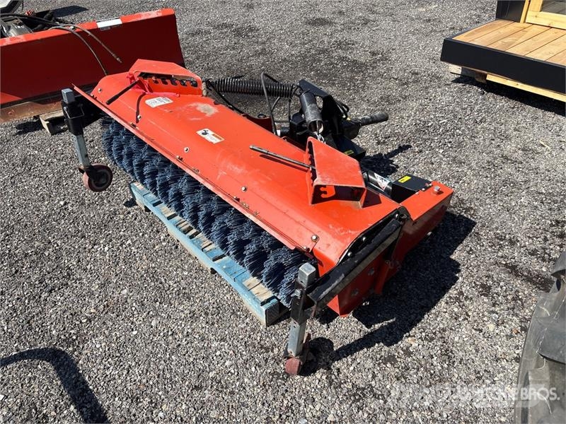 56 in Kubota L2163 Sweeper Attachment Süpürgeler