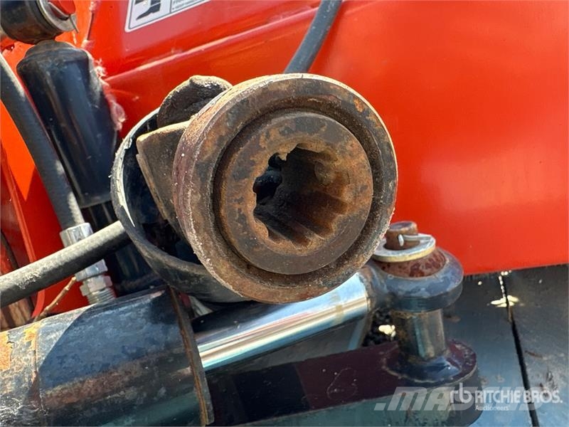 56 in Kubota L2163 Sweeper Attachment Süpürgeler