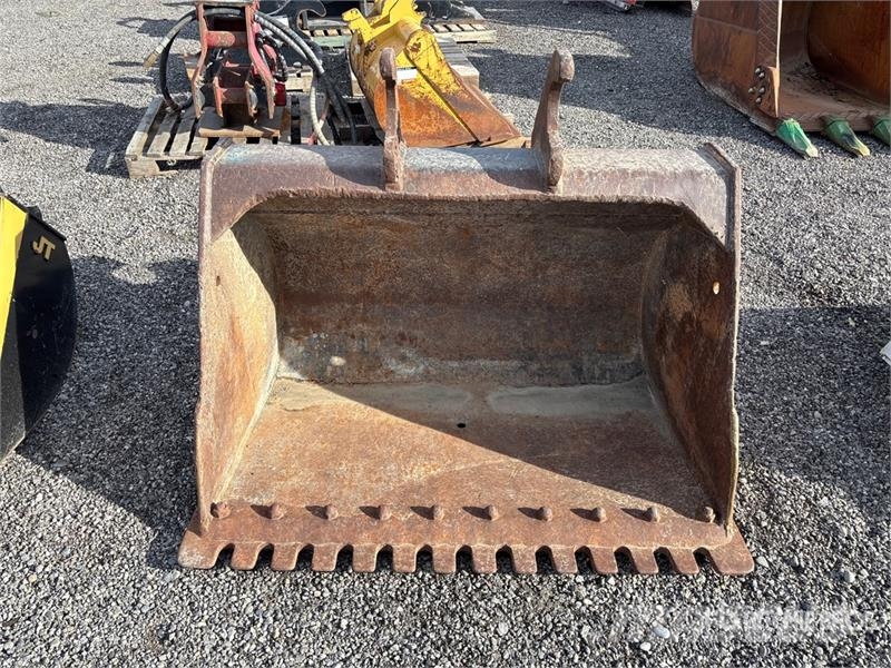  57 in Cleanup Excavator Bucket - Fits 150 Series Kanalak