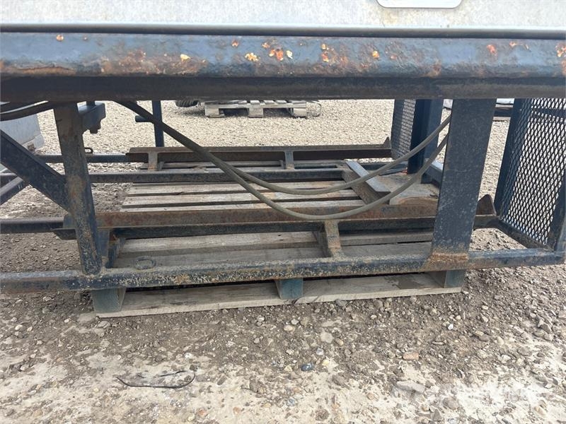  6 ft Welding Deck Body شاحنات أخرى