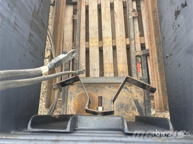  6 ft Welding Deck Body شاحنات أخرى