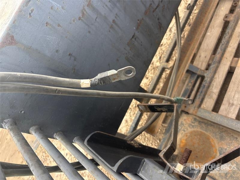 6 ft Welding Deck Body شاحنات أخرى