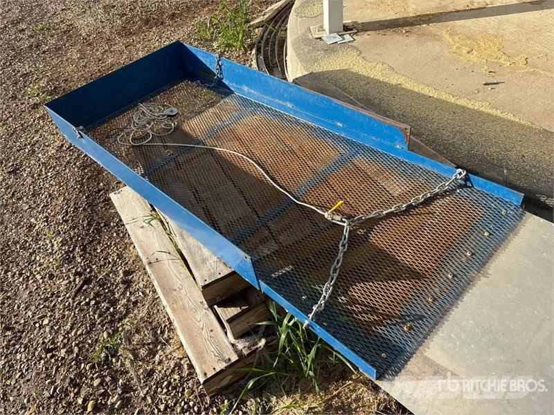 6 ft x 2 ft 5 in Fertilizer Screen Otra maquinaria agrícola