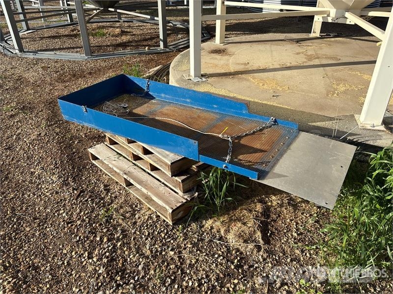 6 ft x 2 ft 5 in Fertilizer Screen Otra maquinaria agrícola