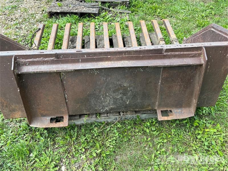 60 in Bucket - Fits Bobcat 722 Skidsteer Drugi deli