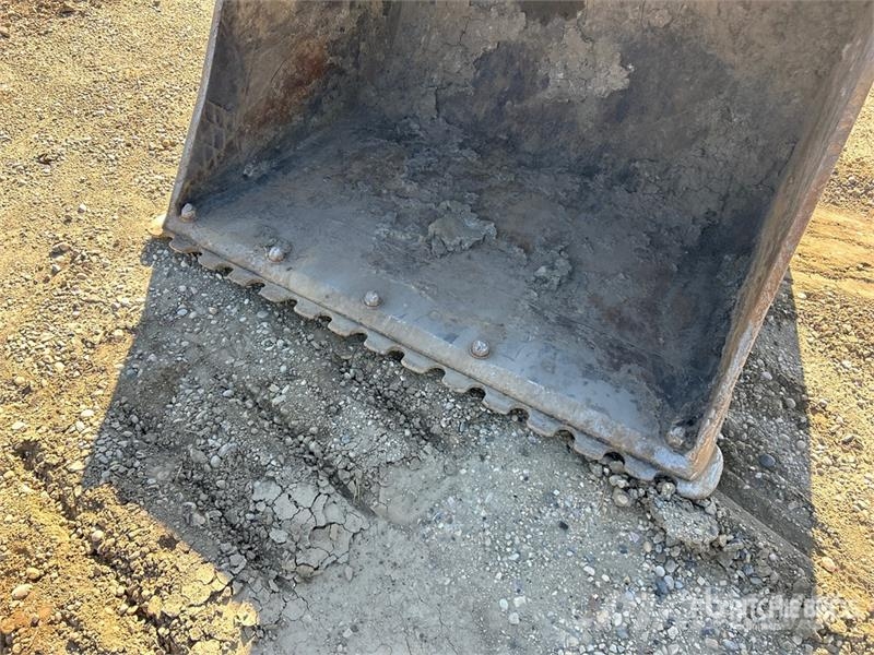  60 in Cleanup Excavator Bucket - Fits John Deere 1 Ковші