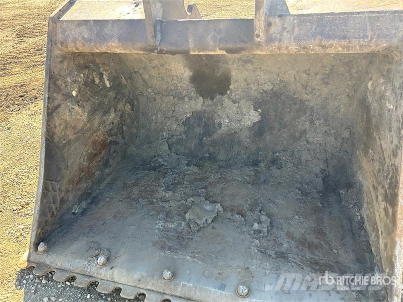  60 in Cleanup Excavator Bucket - Fits John Deere 1 Ковші
