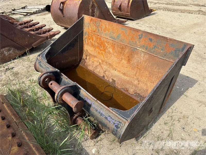 60 in Cleanup Excavator Bucket - Fits Cat 320-324 Godet