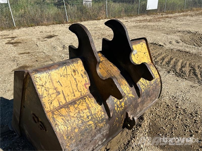  60 in Cleanup Excavator Bucket - Fits John Deere 1 Ковші
