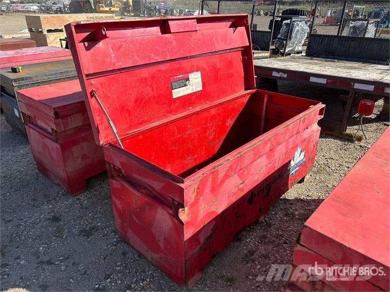 60in x 25in x 24 Job Site Box Other components