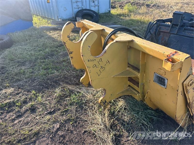 61 in Hydraulic Tilting Cleanup Excavator Bucket Godet