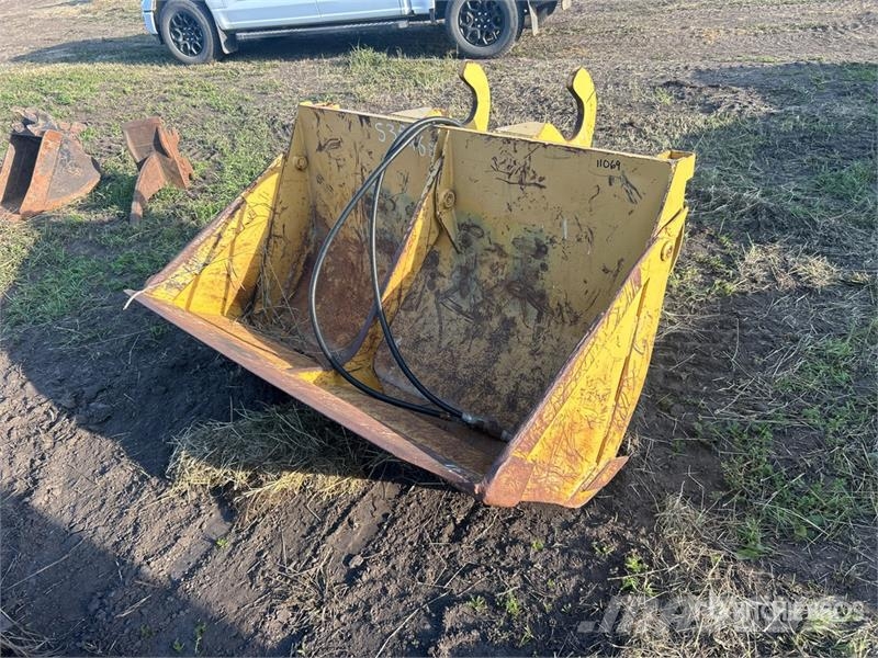 61 in Hydraulic Tilting Cleanup Excavator Bucket Godet