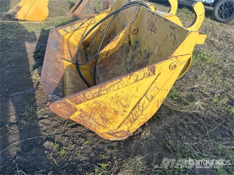 61 in Hydraulic Tilting Cleanup Excavator Bucket Godet