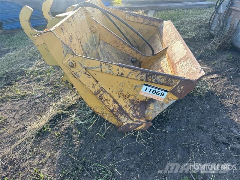 61 in Hydraulic Tilting Cleanup Excavator Bucket Godet