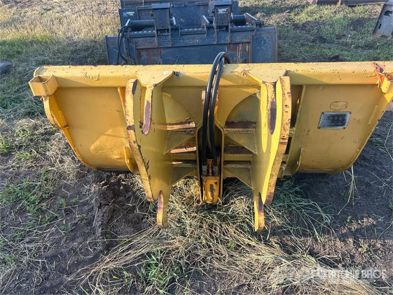 61 in Hydraulic Tilting Cleanup Excavator Bucket Godet