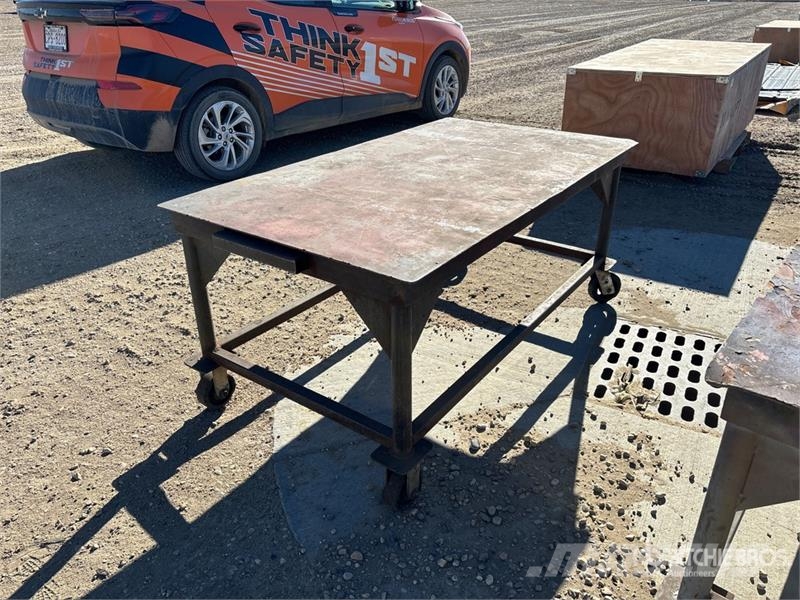 62 in x 35 in x 28 in Portable Mobile Work Table Andre komponenter