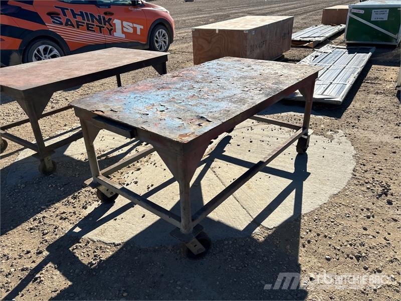  62 in x 35 in x 28 in Portable Mobile Work Table Andre komponenter