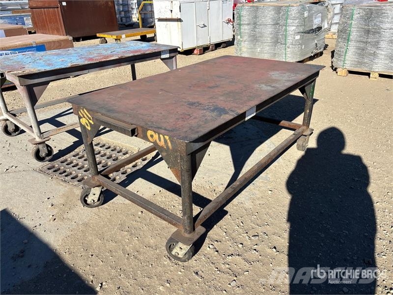  62 in x 35 in x 28 in Portable Mobile Work Table Andre komponenter