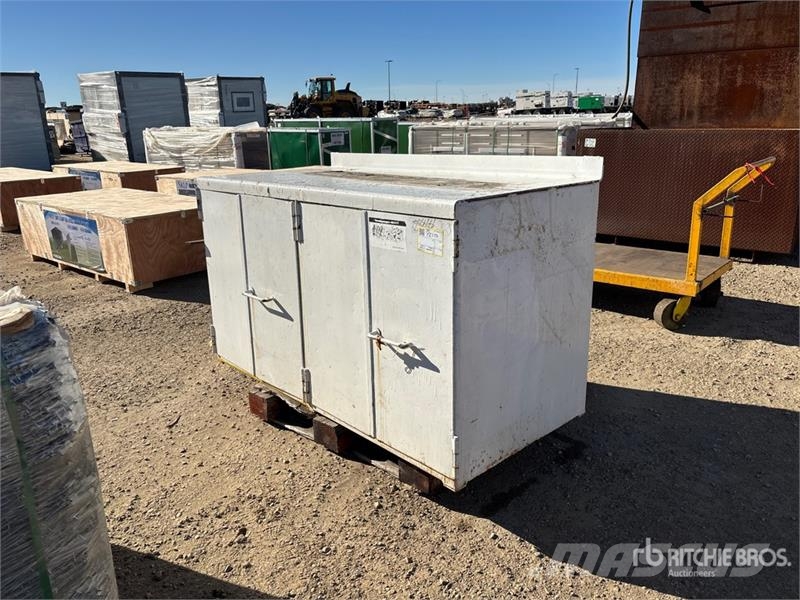  63 in x 31 in x 42 in Steel 4-Door Cabinet Andre komponenter